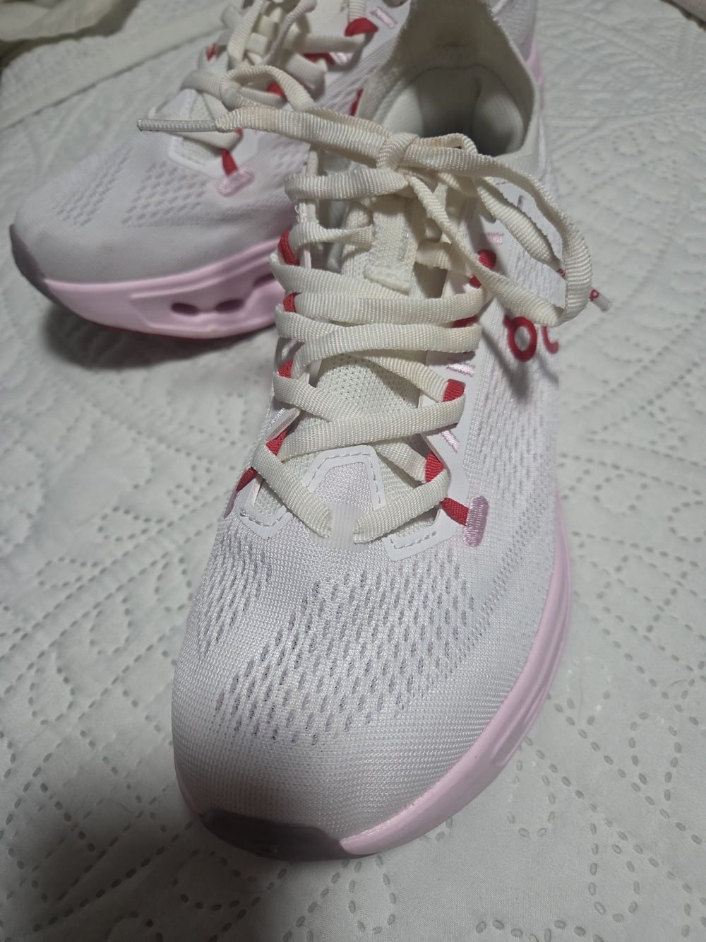 Lightweight Women's Athletic Shoes in White and Pink